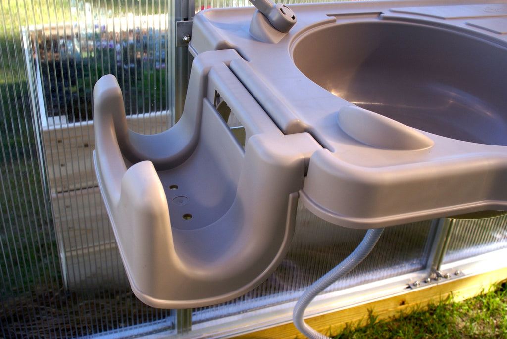 Outdoor Sink For MONT™ Greenhouses
